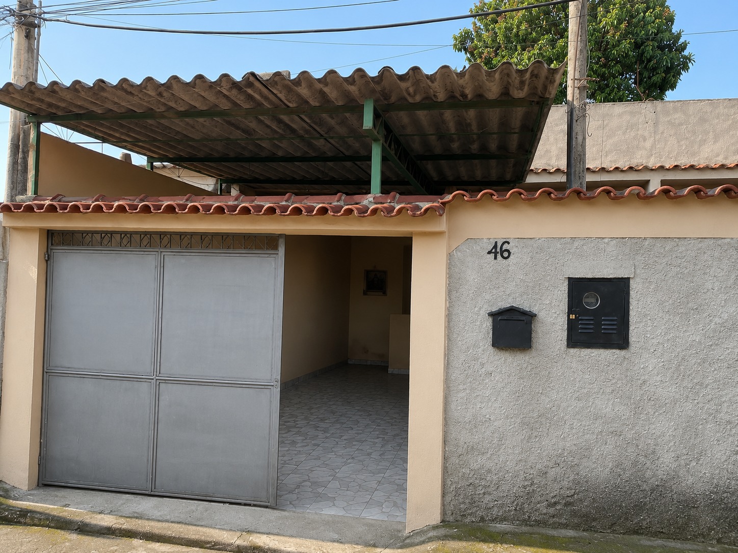 CASA COM AMPLO TERRENO À VENDA em Santa Rita, Nova Iguaçu